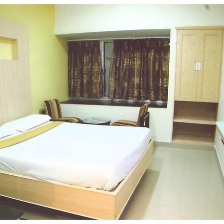 Sri Srinivasa Residency Hotel Kadapa Bagian luar foto