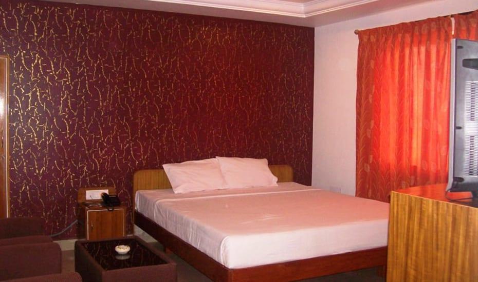 Sri Srinivasa Residency Hotel Kadapa Bagian luar foto