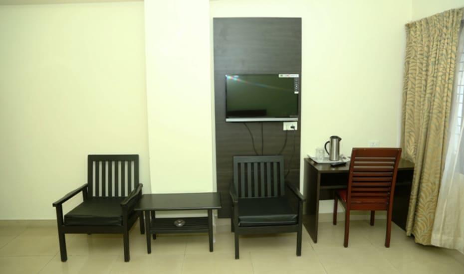 Sri Srinivasa Residency Hotel Kadapa Bagian luar foto