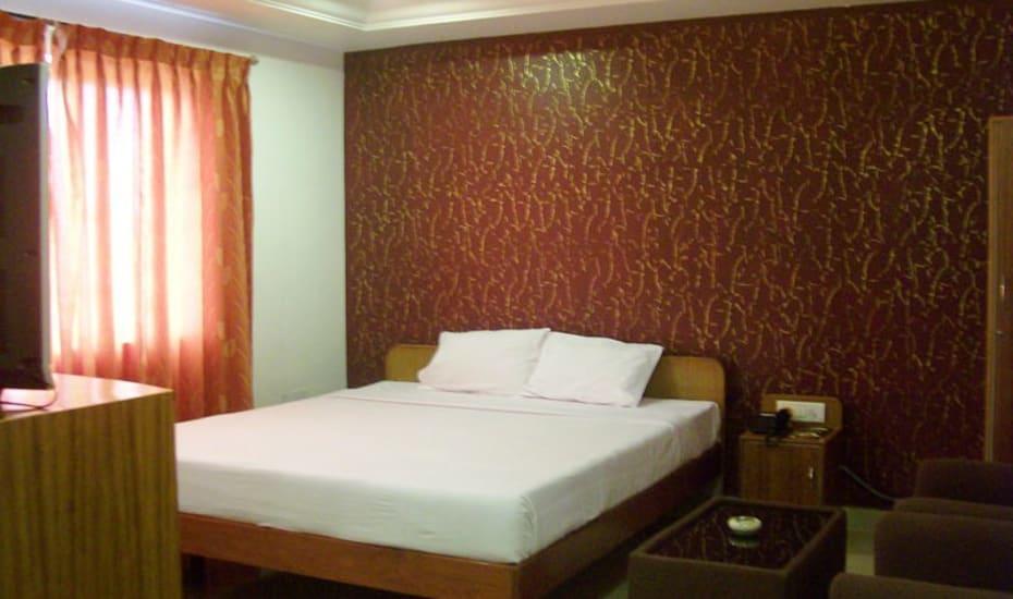 Sri Srinivasa Residency Hotel Kadapa Bagian luar foto