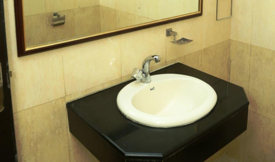 Sri Srinivasa Residency Hotel Kadapa Bagian luar foto